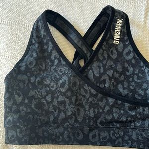 Women’s gym shark medium to high support sports bra